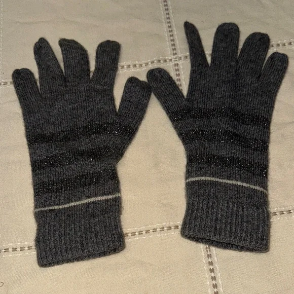 Burberry Charcoal and Light Gray Patterned Gloves - Picture 3 of 4